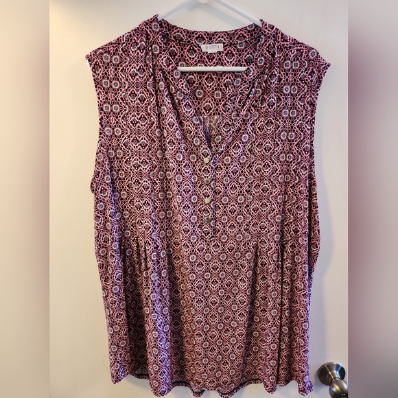Geometric Patterned Sleeveless Blouse in Pink and Black - Picture 1 of 4